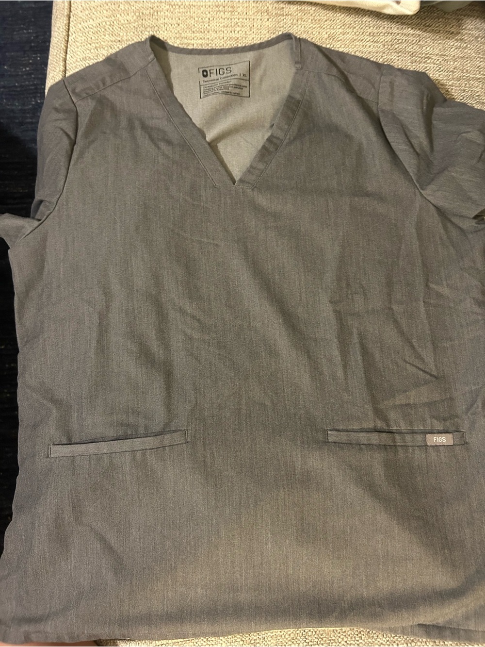 FIGS V-Neck Medical Scrub Set in Heather Gray Large